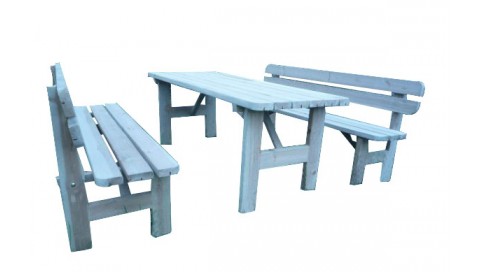 Mesa con bancos de madera para jardín