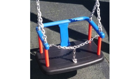 Asiento cesta para bebés con cadenas de acero galvanizado. Asiento para columpios infantiles en áreas de ocio al exterior.